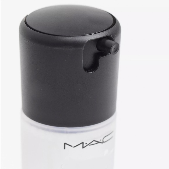 MAC Stars of Skincare Kit *LIMITED EDITION* - Picture 10 of 15
